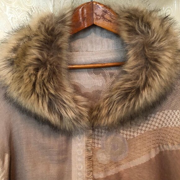 Eyeful, Tan/Beige, intricate design, wrap/shawl w/faux fur collar, One Size - Picture 6 of 10